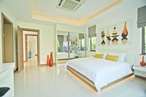 House in Pattaya, Thailand 4 bedrooms № 197119 - photo 9