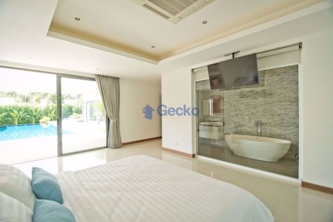 House in Pattaya, Thailand 4 bedrooms № 197119 - photo 3