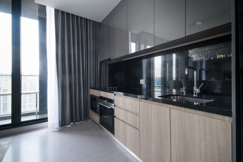 Condo à Pathum Wan, Bangkok, Thaïlande, 3 chambres № 200616 - photo 12