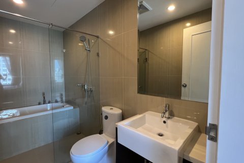 Condo à Watthana, Bangkok, Thaïlande, 1 chambre № 200611 - photo 17