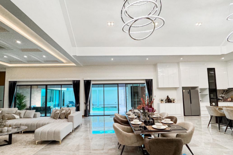 Villa in Pattaya, Thailand 4 bedrooms № 146243 - photo 6