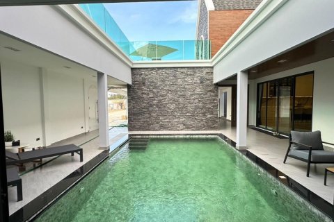 Villa in Pattaya, Thailand 4 bedrooms № 146243 - photo 5