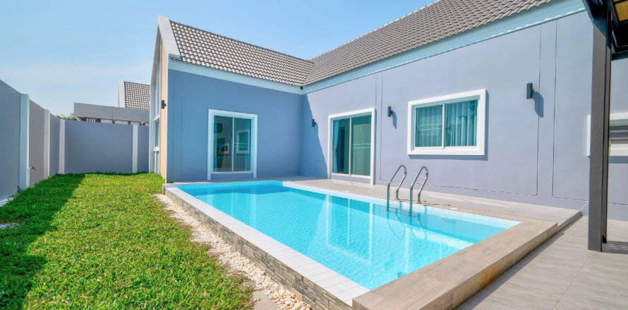 Villa in Pattaya, Thailand 4 bedrooms № 146246