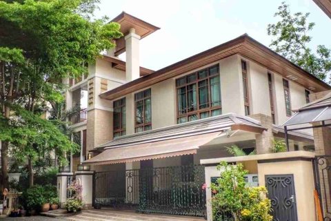 Maison à Bangkok, Thaïlande 4 chambres № 184127