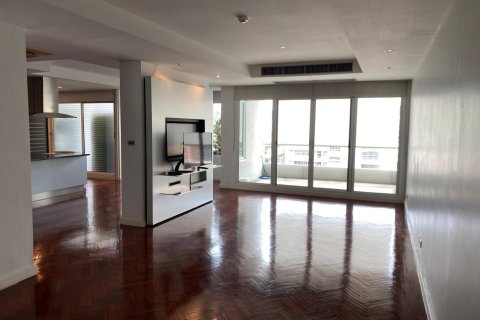 Condo in Yan Nawa, Bangkok, Thailand, 2 bedrooms  № 149913 - photo 1