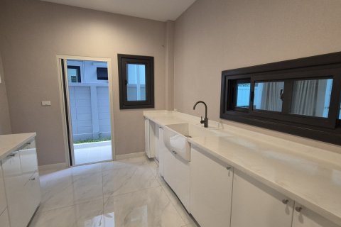 House in Pattaya, Thailand 4 bedrooms № 171886 - photo 4