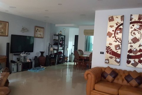 House in Pattaya, Thailand 3 bedrooms № 171884