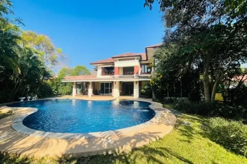 Villa à Chiang Mai, Thaïlande 8 chambres № 173418