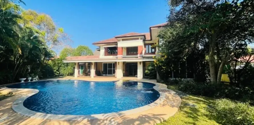 Villa à Chiang Mai, Thaïlande 8 chambres № 173418