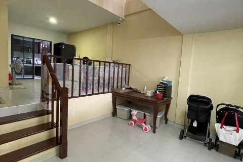 Townhouse in Wang Thonglang, Bangkok, Thailand 3 bedrooms № 137020 - photo 16