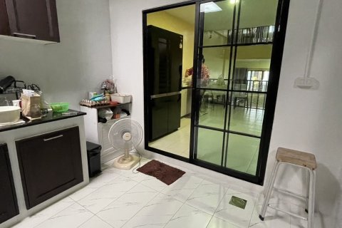 Townhouse in Wang Thonglang, Bangkok, Thailand 3 bedrooms № 137020 - photo 21