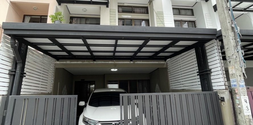 Townhouse in Wang Thonglang, Bangkok, Thailand 3 bedrooms № 137020