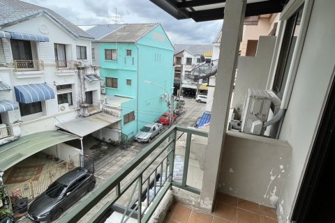 Townhouse in Wang Thonglang, Bangkok, Thailand 3 bedrooms № 137020 - photo 7