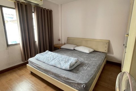 Townhouse in Wang Thonglang, Bangkok, Thailand 3 bedrooms № 137020 - photo 12