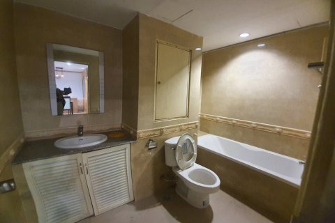 Condo in Watthana, Bangkok, Thailand, 2 bedrooms  № 158474 - photo 9