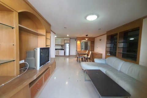 Condo in Watthana, Bangkok, Thailand, 2 bedrooms  № 158474 - photo 3