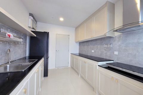 House in Bang Kaeo, Thailand 4 bedrooms № 158475 - photo 18