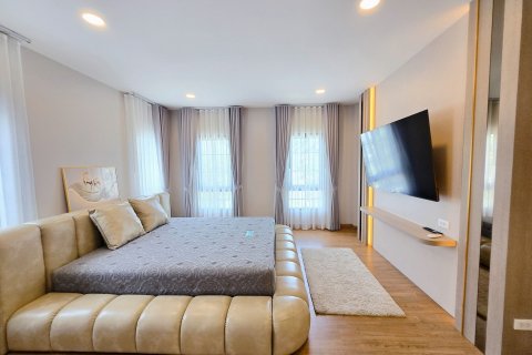 House in Bang Kaeo, Thailand 4 bedrooms № 158475 - photo 6