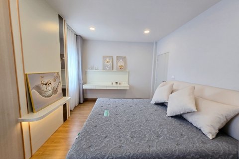 House in Bang Kaeo, Thailand 4 bedrooms № 158475 - photo 3