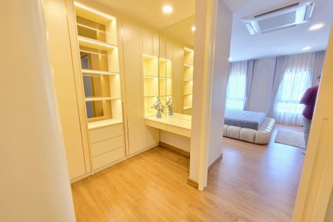 House in Bang Kaeo, Thailand 4 bedrooms № 158475 - photo 14