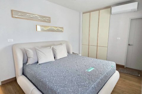 House in Bang Kaeo, Thailand 4 bedrooms № 158475 - photo 13