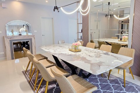 House in Bang Kaeo, Thailand 4 bedrooms № 158475 - photo 10