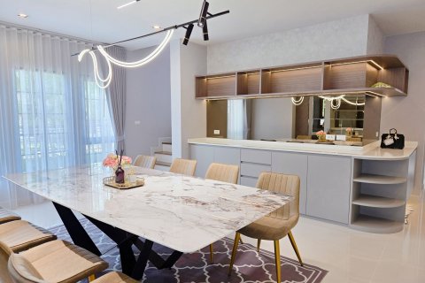 House in Bang Kaeo, Thailand 4 bedrooms № 158475 - photo 17