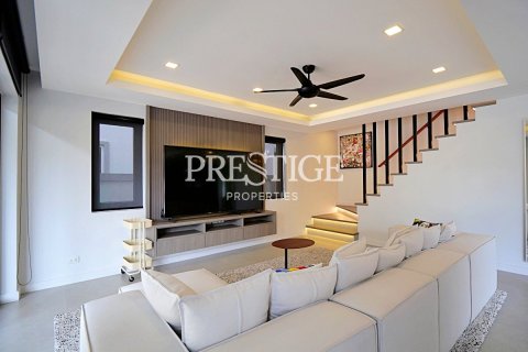 House in Pattaya, Thailand 3 bedrooms № 197969 - photo 4