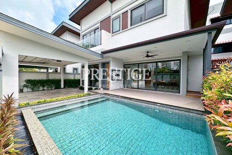 House in Pattaya, Thailand 3 bedrooms № 197969