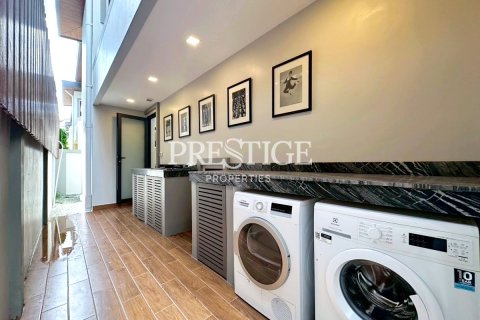 House in Pattaya, Thailand 3 bedrooms № 197969 - photo 25