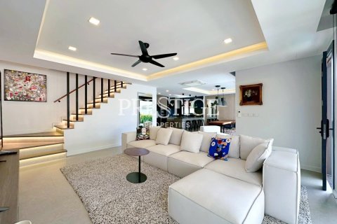 House in Pattaya, Thailand 3 bedrooms № 197969 - photo 5
