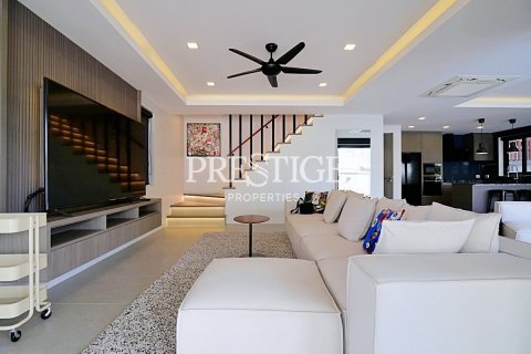 House in Pattaya, Thailand 3 bedrooms № 197969 - photo 6