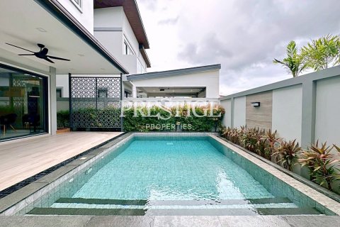 House in Pattaya, Thailand 3 bedrooms № 197969 - photo 2