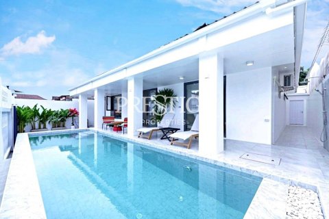 House in Pattaya, Thailand 4 bedrooms № 197965