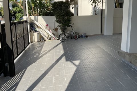 House in Bang Kapi, Bangkok, Thailand 3 bedrooms № 158718 - photo 2