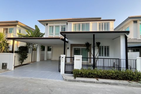 House in Bang Kapi, Bangkok, Thailand 3 bedrooms № 158718 - photo 1