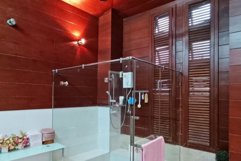 Duplex in Khlong Toei, Bangkok, Thailand 4 bedrooms № 137100 - photo 16