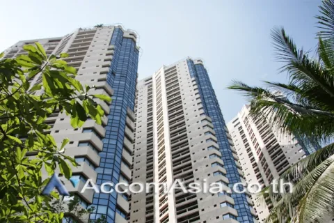 Condo in Khlong Toei, Bangkok, Thailand, 3 bedrooms № 214966