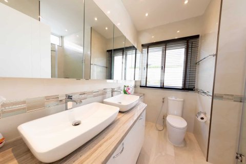 Villa in Hua Hin, Thailand 3 bedrooms № 166485 - photo 2