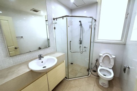 Condo à Khlong Toei, Bangkok, Thaïlande, 2 chambres № 149985 - photo 11