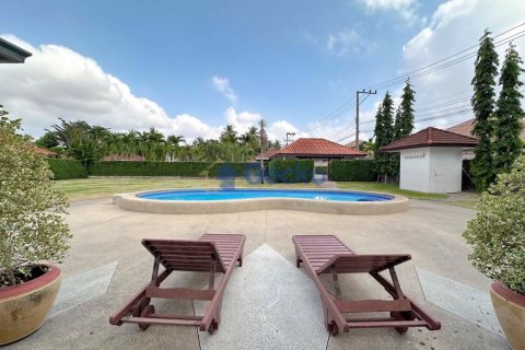 House in Pattaya, Thailand 5 bedrooms № 197149 - photo 17