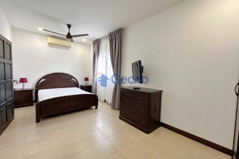 House in Pattaya, Thailand 5 bedrooms № 197149 - photo 11