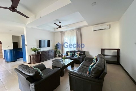 House in Pattaya, Thailand 5 bedrooms № 197149 - photo 12