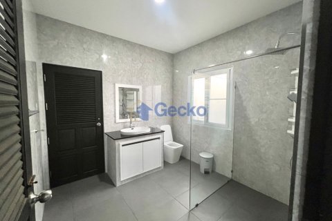 House in Pattaya, Thailand 5 bedrooms № 197149 - photo 29