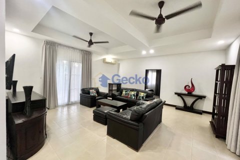 House in Pattaya, Thailand 5 bedrooms № 197149 - photo 18