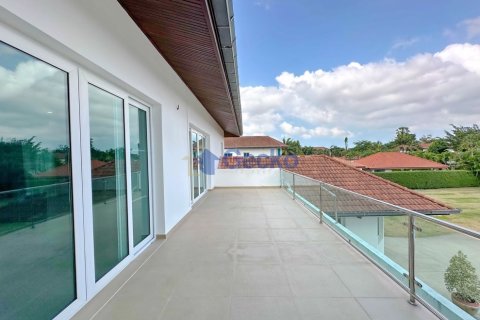 House in Pattaya, Thailand 5 bedrooms № 197149 - photo 16
