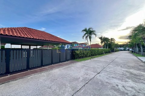 House in Pattaya, Thailand 5 bedrooms № 197150 - photo 30