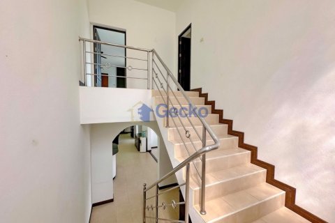 House in Pattaya, Thailand 5 bedrooms № 197150 - photo 15