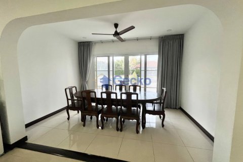 House in Pattaya, Thailand 5 bedrooms № 197150 - photo 19
