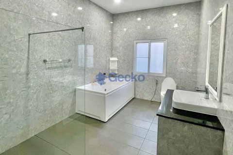 House in Pattaya, Thailand 5 bedrooms № 197150 - photo 26